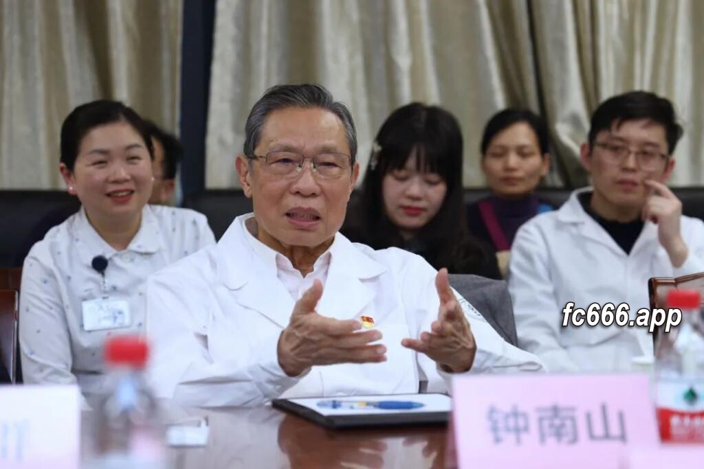 2023122412 专家指引：非必要情况不建议常戴口罩