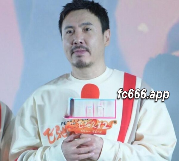 2024020722 沈腾现身春节档电影宣传 疑似颈椎手术疤痕引关注