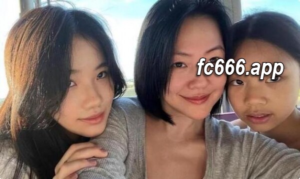2024030221 名媛遗传！许家姐妹风采引关注，展现不凡气质与美貌