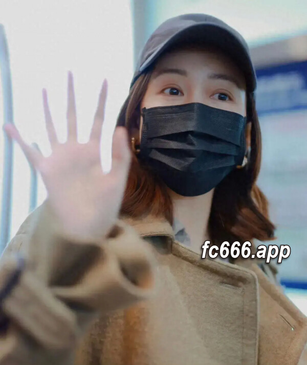 2024030411 王鸥产后复出亮相，素颜现身显示温柔气质与职业精神