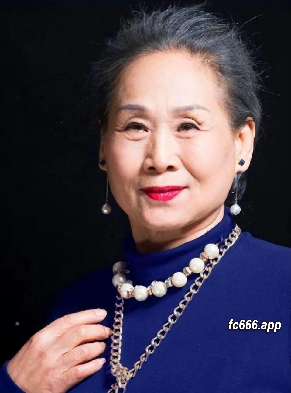 2024031913 从遗憾到传奇：苇青的戏梦重燃与百亿票房跨越